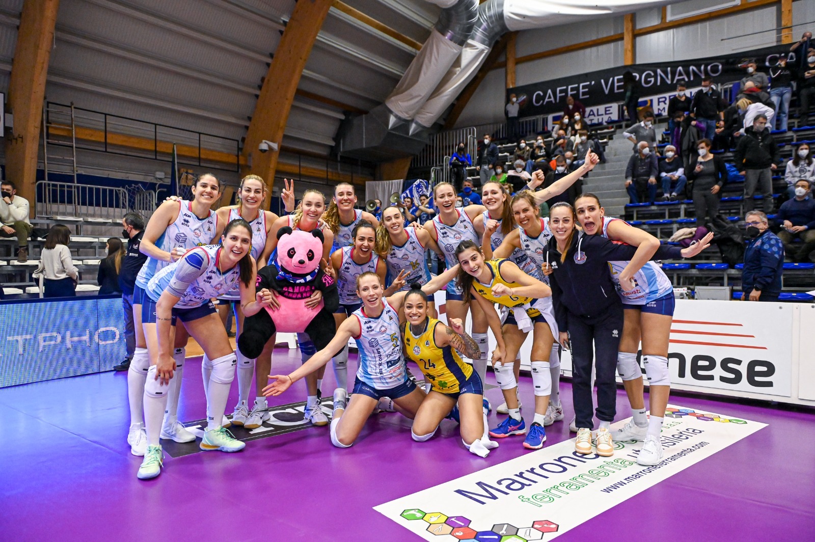 Spettacolo al PalaFenera: Scandicci batte Chieri al tie-break!